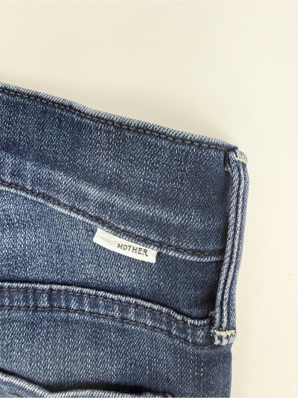 Mother Denim The Outsider Crop Flare Jeans: Two Strangers Ride On The Subway - Picture 10 of 16